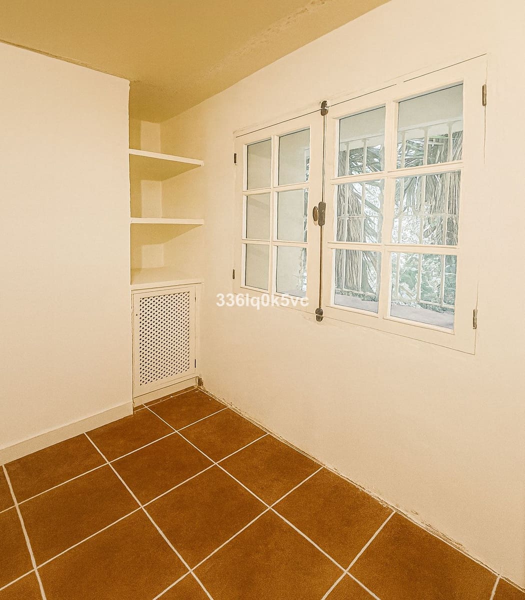 5 sovrum Villa till salu i Benahavis med pool - 880 000 € (Ref: 9638003)