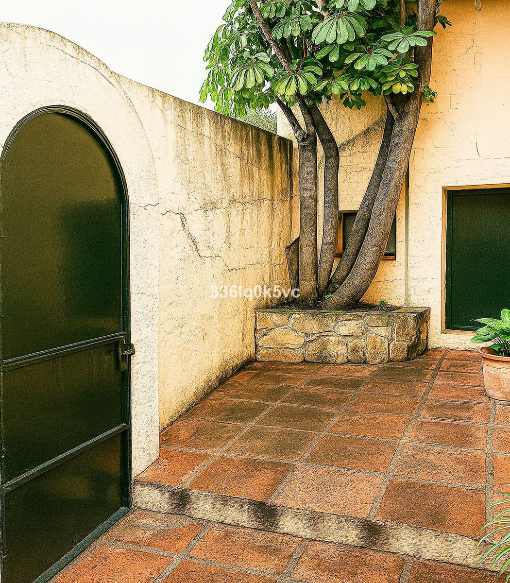 5 sovrum Villa till salu i Benahavis med pool - 880 000 € (Ref: 9638003)