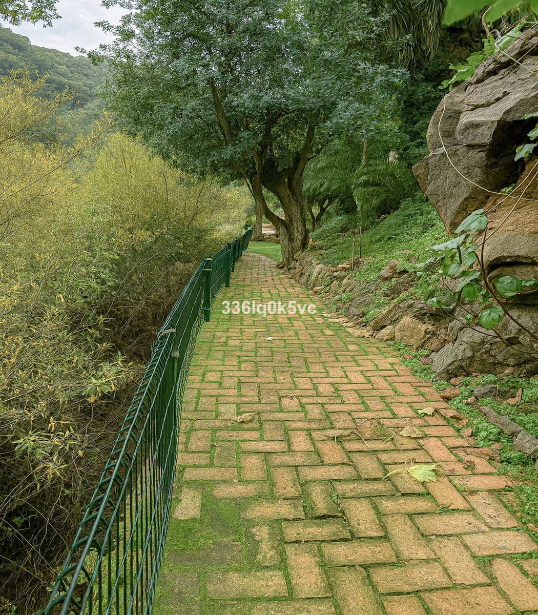 5 sovrum Villa till salu i Benahavis med pool - 880 000 € (Ref: 9638003)