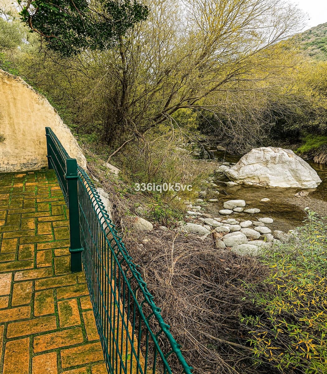 5 sovrum Villa till salu i Benahavis med pool - 880 000 € (Ref: 9638003)