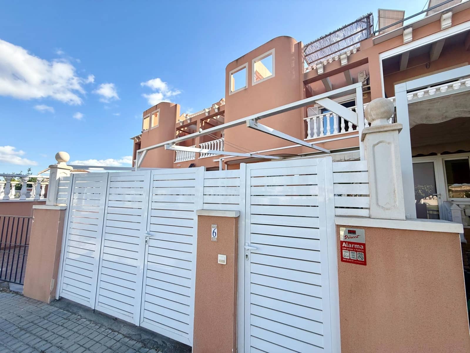 3 quarto Casa em Banda para venda em Torrevieja com piscina - 215 000 € (Ref: 9642833)
