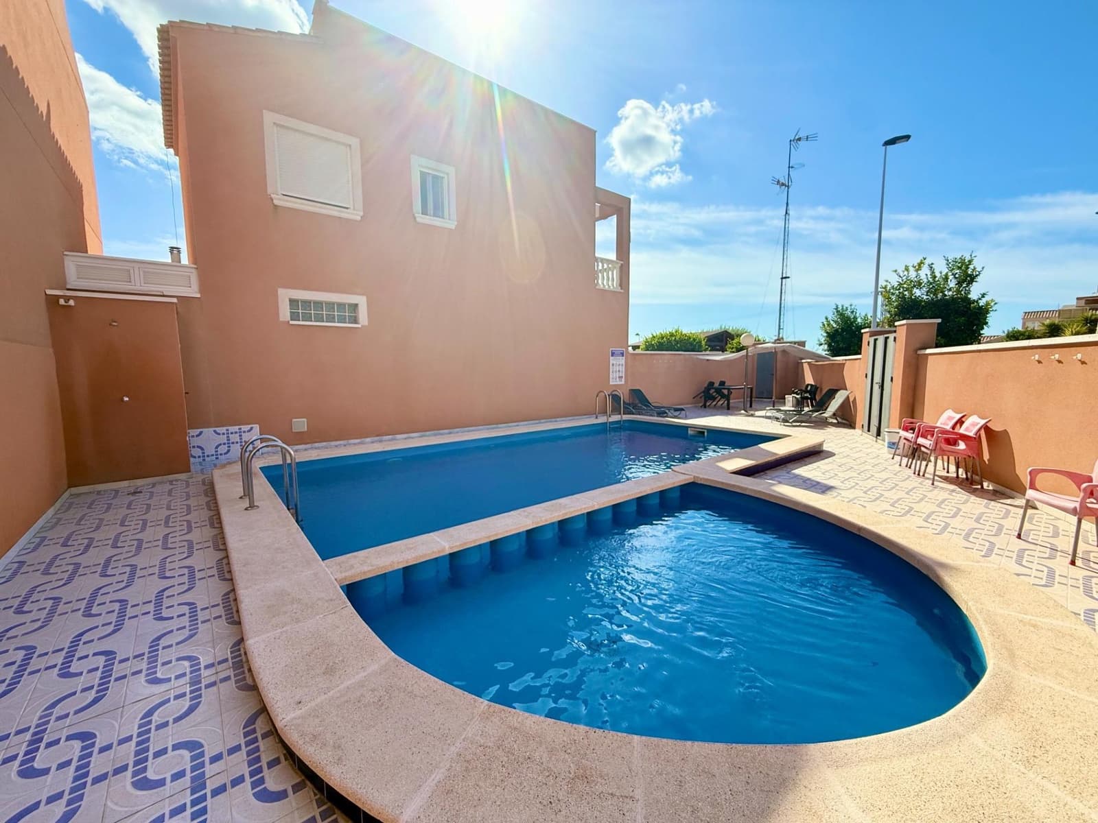 3 quarto Casa em Banda para venda em Torrevieja com piscina - 215 000 € (Ref: 9642833)