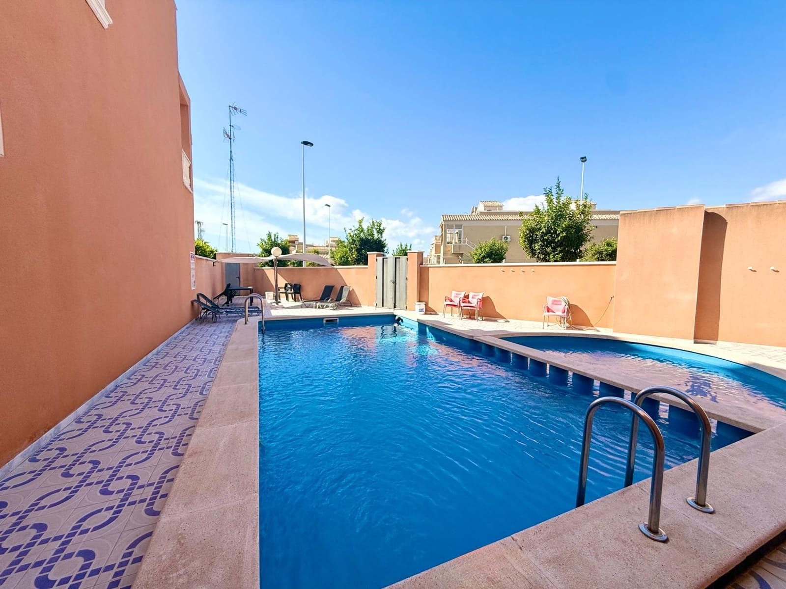 3 quarto Casa em Banda para venda em Torrevieja com piscina - 215 000 € (Ref: 9642833)