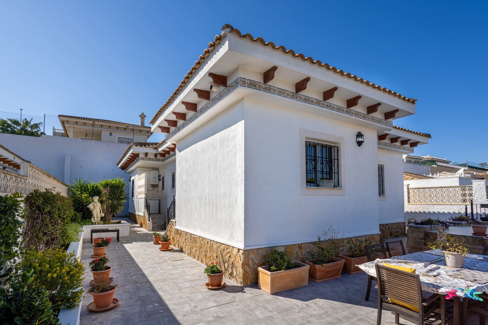 3 bedroom Villa for sale in Bigastro with garage - € 295,000 (Ref: 9647921)