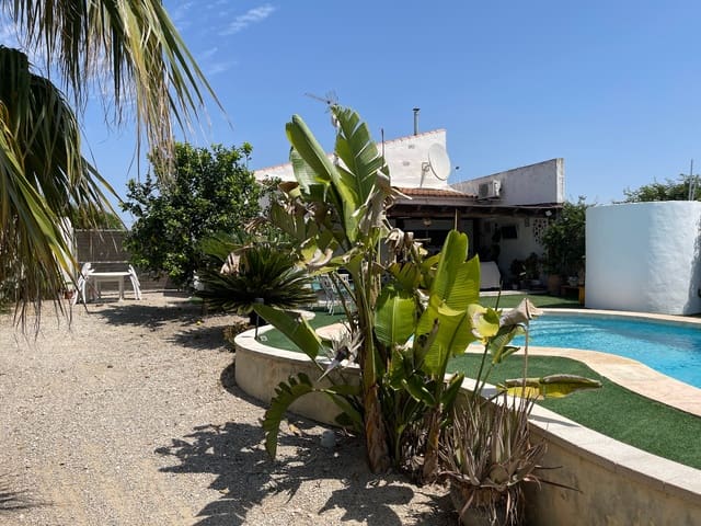 Chalet de 4 habitaciones en Daya Nueva en venta con piscina - 405.000 € (Ref: 9647923)