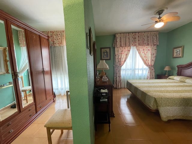 Casa de 5 habitaciones en Guardamar del Segura en venta - 435.000 € (Ref: 9647926)