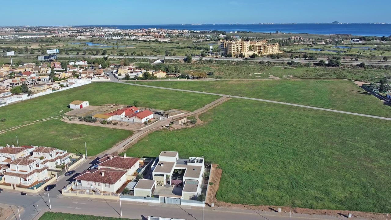 Chalet de 3 habitaciones en Los Alcázares en venta con garaje - 775.000 € (Ref: 9649905)