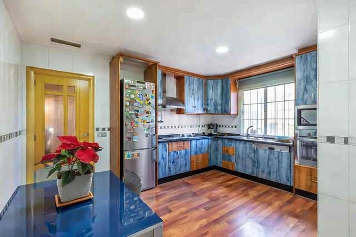 Chalet de 4 habitaciones en Torrevieja en venta con piscina - 499.000 € (Ref: 9654497)