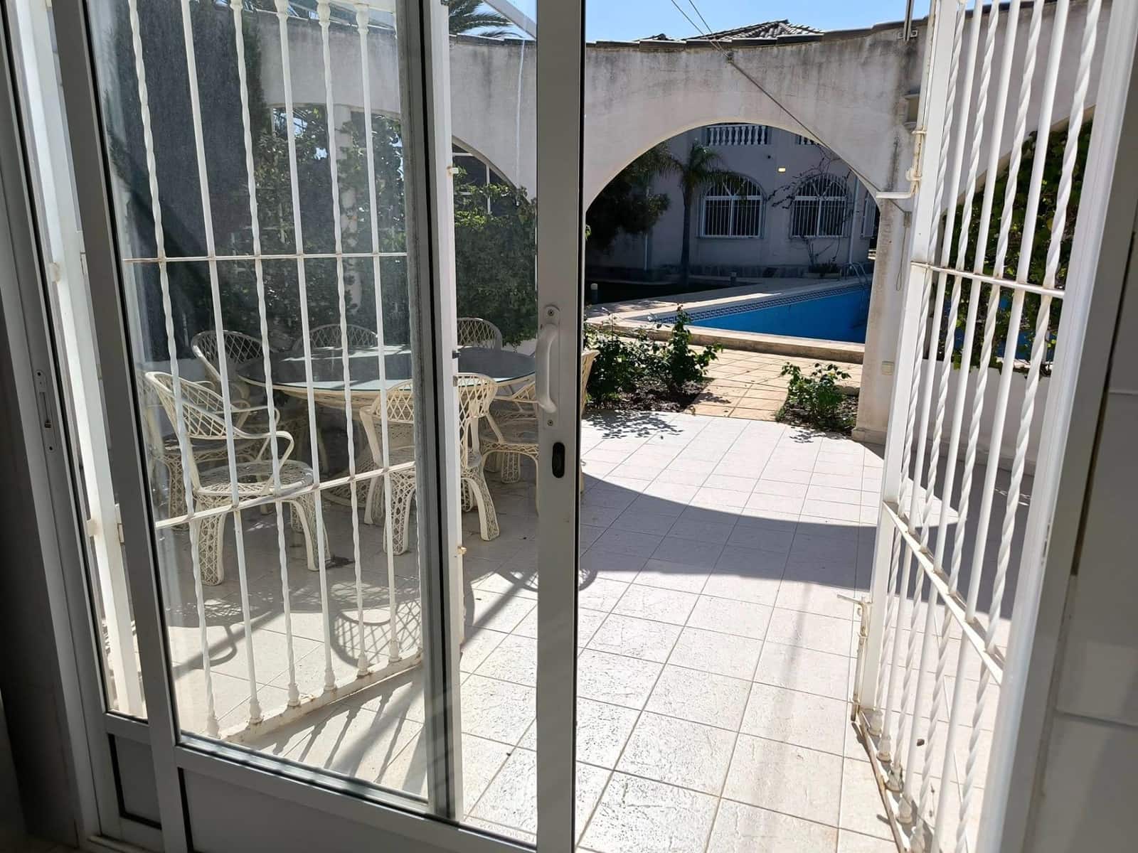 5 slaapkamer Villa te koop in Torrevieja met zwembad - € 550.000 (Ref: 9654499)