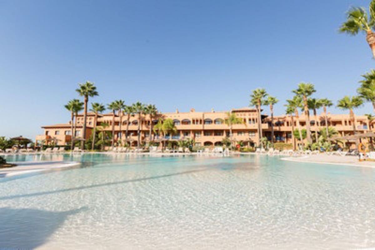 1 bedroom Apartment for sale in Benahavis with pool - € 115,000 (Ref: 9655714)