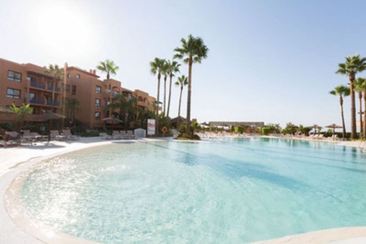 1 bedroom Apartment for sale in Benahavis with pool - € 115,000 (Ref: 9655714)