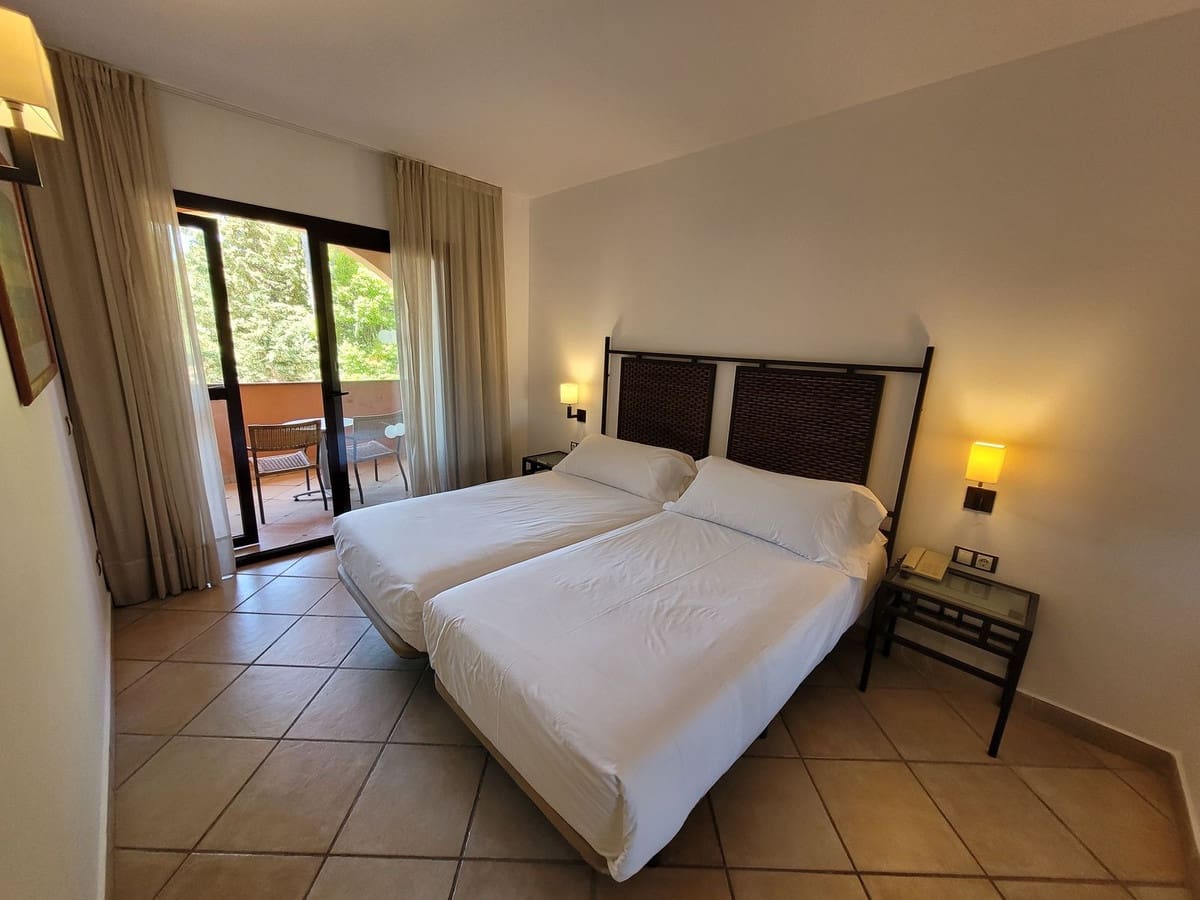 1 bedroom Apartment for sale in Benahavis with pool - € 115,000 (Ref: 9655714)