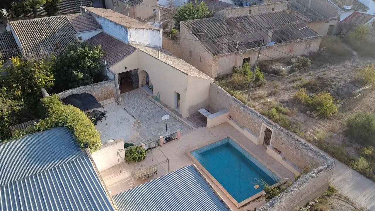 6 bedroom Villa for sale in Monovar / Monover with pool garage - € 164,995 (Ref: 9656585)