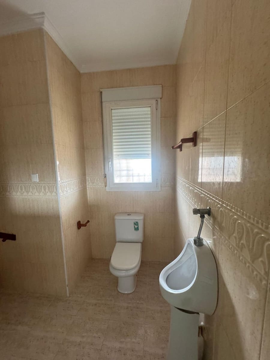 5 bedroom Villa for sale in Orihuela with pool - € 204,000 (Ref: 9658136)