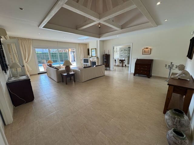 4 soveværelse Villa til salg i Playa Flamenca, Orihuela med swimmingpool - € 860.000 (Ref: 9660596)