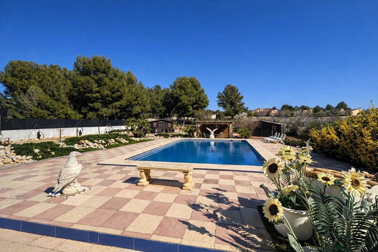 Chalet de 8 habitaciones en Castalla en venta con piscina - 549.995 € (Ref: 9665571)