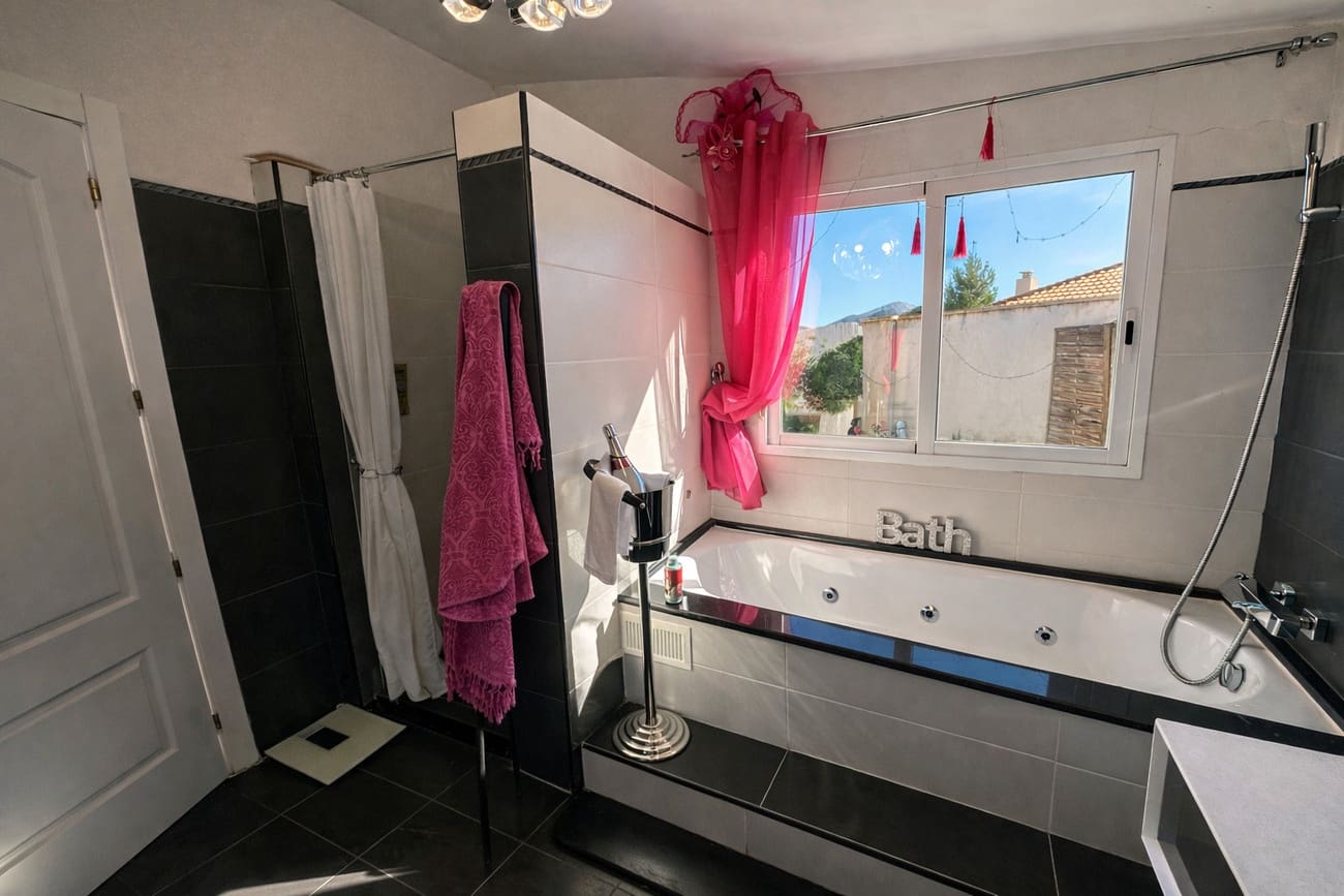 Chalet de 8 habitaciones en Castalla en venta con piscina - 549.995 € (Ref: 9665571)