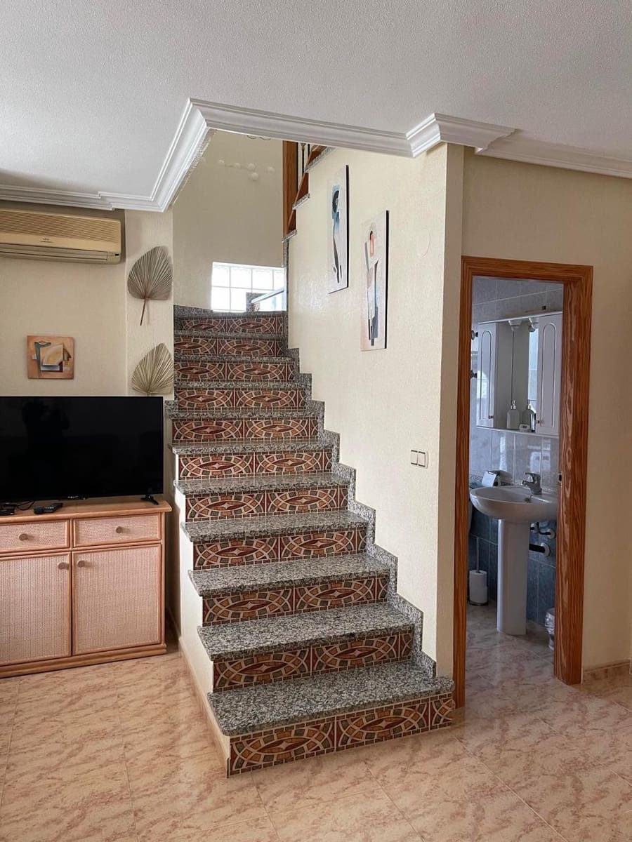 3 Zimmer Villa zu verkaufen in Villamartin mit Pool - 249.000 € (Ref: 9668277)