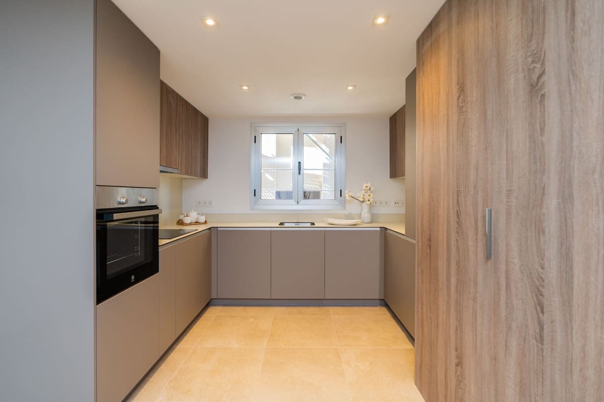 2 quarto Apartamento para venda em Estepona com piscina - 375 000 € (Ref: 9669679)