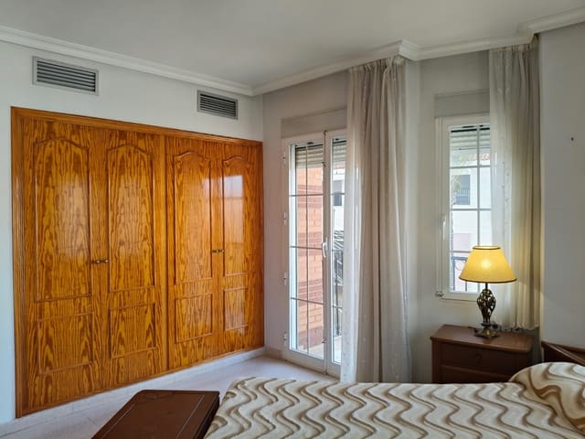 5 Zimmer Haus zu verkaufen in La Romana mit Garage - 294.950 € (Ref: 9669738)