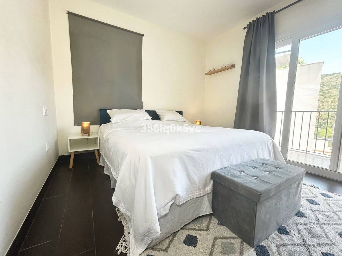 4 bedroom Villa for sale in Benahavis with pool - € 899,000 (Ref: 9675999)