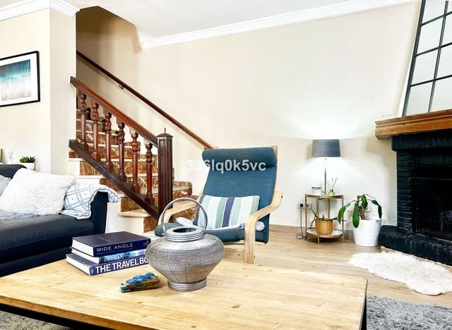 4 bedroom Villa for sale in Benahavís with pool - € 899,000 (Ref: 9675999)