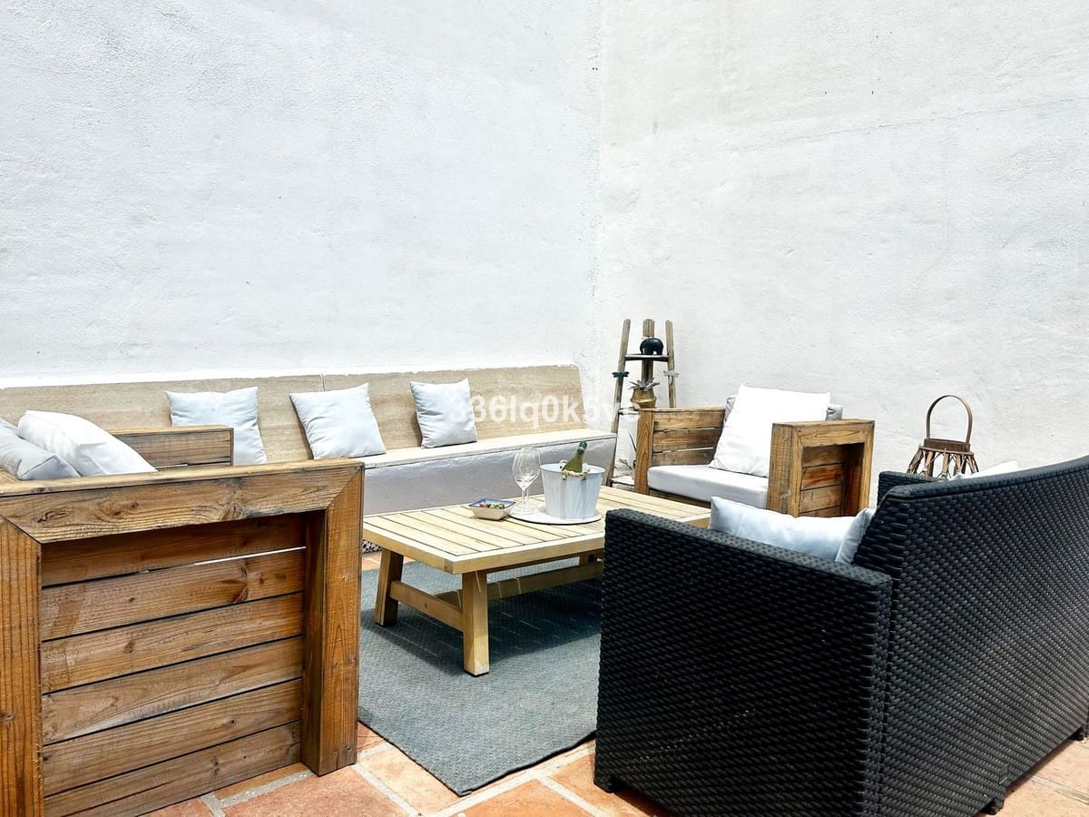 4 bedroom Villa for sale in Benahavis with pool - € 899,000 (Ref: 9675999)