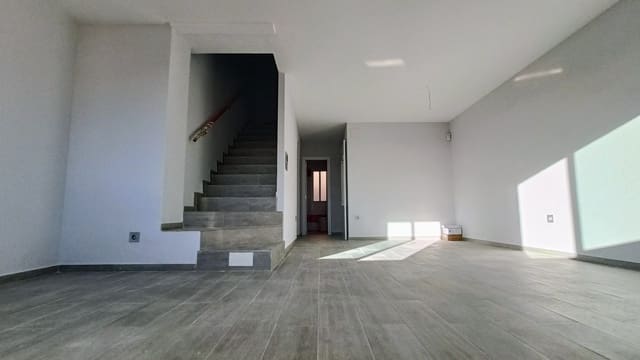 Casa de 3 habitaciones en La Romana en venta con garaje - 159.990 € (Ref: 9676620)