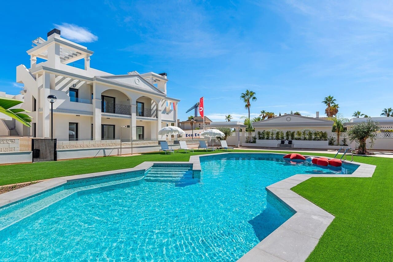 3 bedroom Apartment for sale in Ciudad Quesada with pool - € 357,000 (Ref: 9694191)