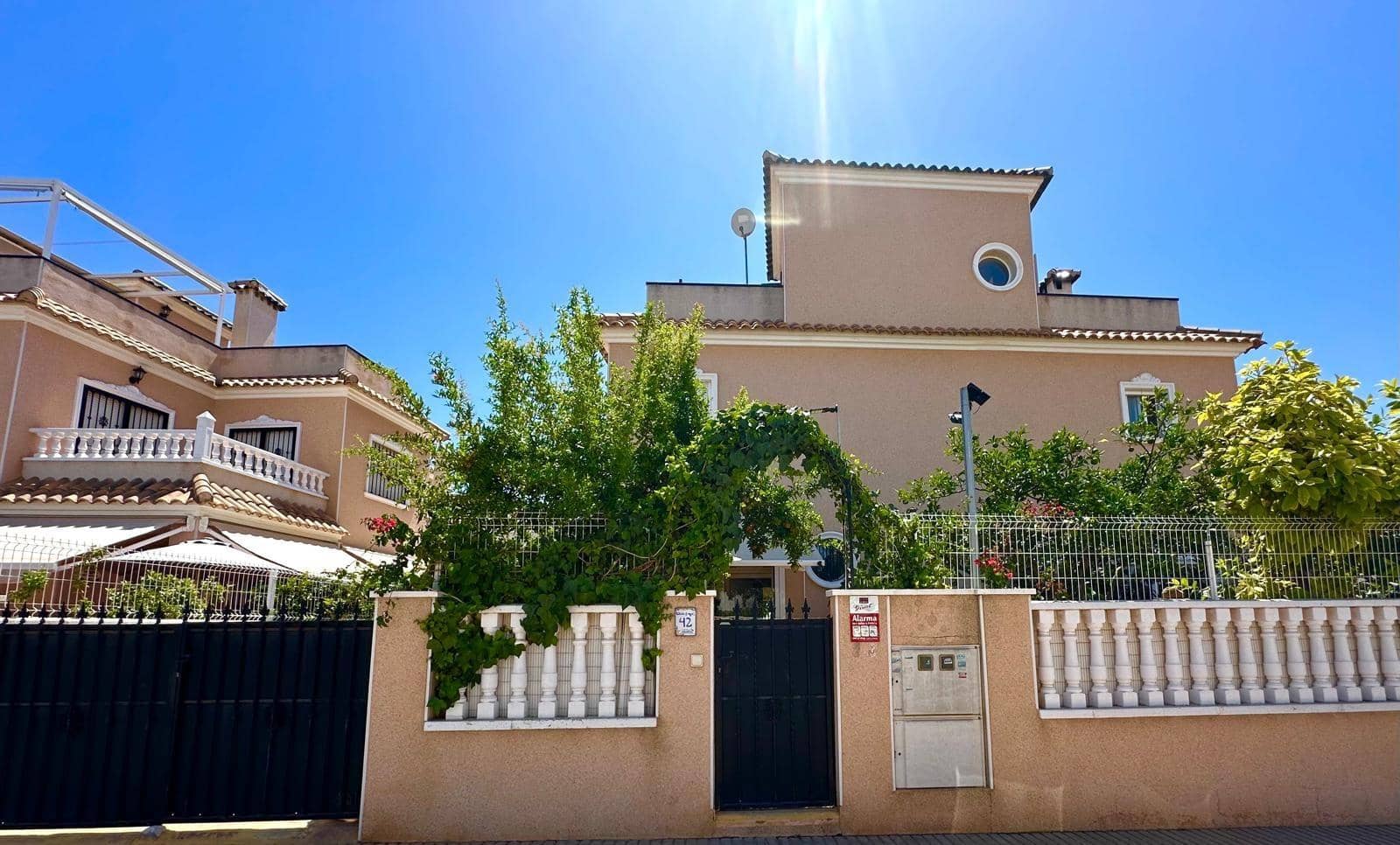 4 slaapkamer Villa te koop in Orihuela Costa met zwembad - € 399.900 (Ref: 9725042)