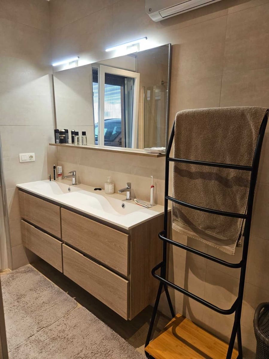 Chalet de 4 habitaciones en Torrevieja en venta con garaje - 780.000 € (Ref: 9725045)