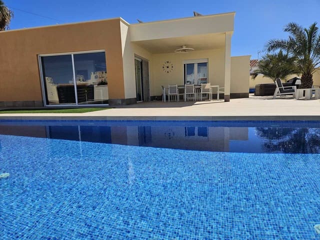 4 chambre Villa/Maison à vendre à Torrevieja avec garage - 775 000 € (Ref: 9725045)