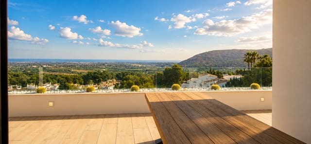 Apartamento de 3 habitaciones en Dénia en venta con piscina garaje - 685.000 € (Ref: 9778720)