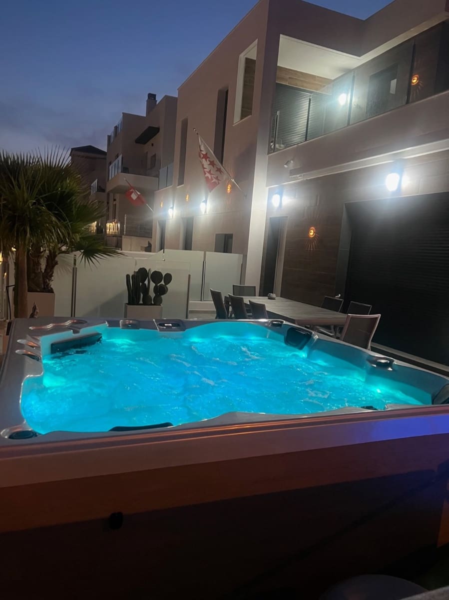 Chalet de 3 habitaciones en Los Montesinos en venta con garaje - 489.999 € (Ref: 9778734)