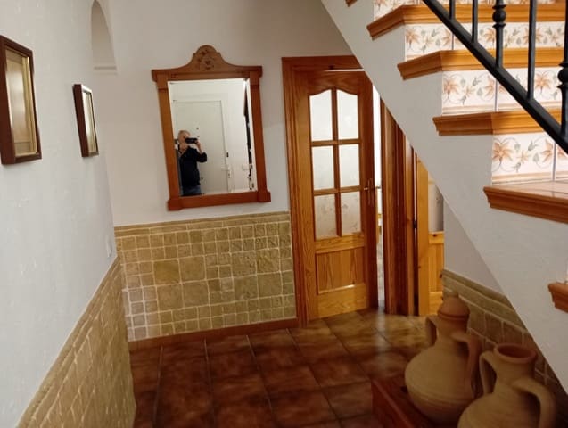 5 slaapkamer Villa te koop in Yecla met zwembad garage - € 299.900 (Ref: 9789809)