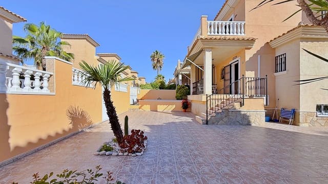 4 bedroom Villa for sale in Orihuela - € 379,000 (Ref: 9948773)