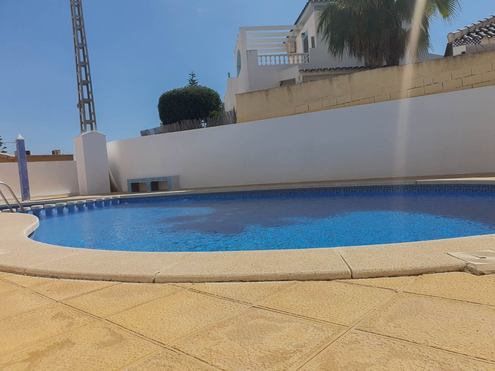 Chalet de 2 habitaciones en Torrevieja en venta con piscina - 189.000 € (Ref: 9948775)