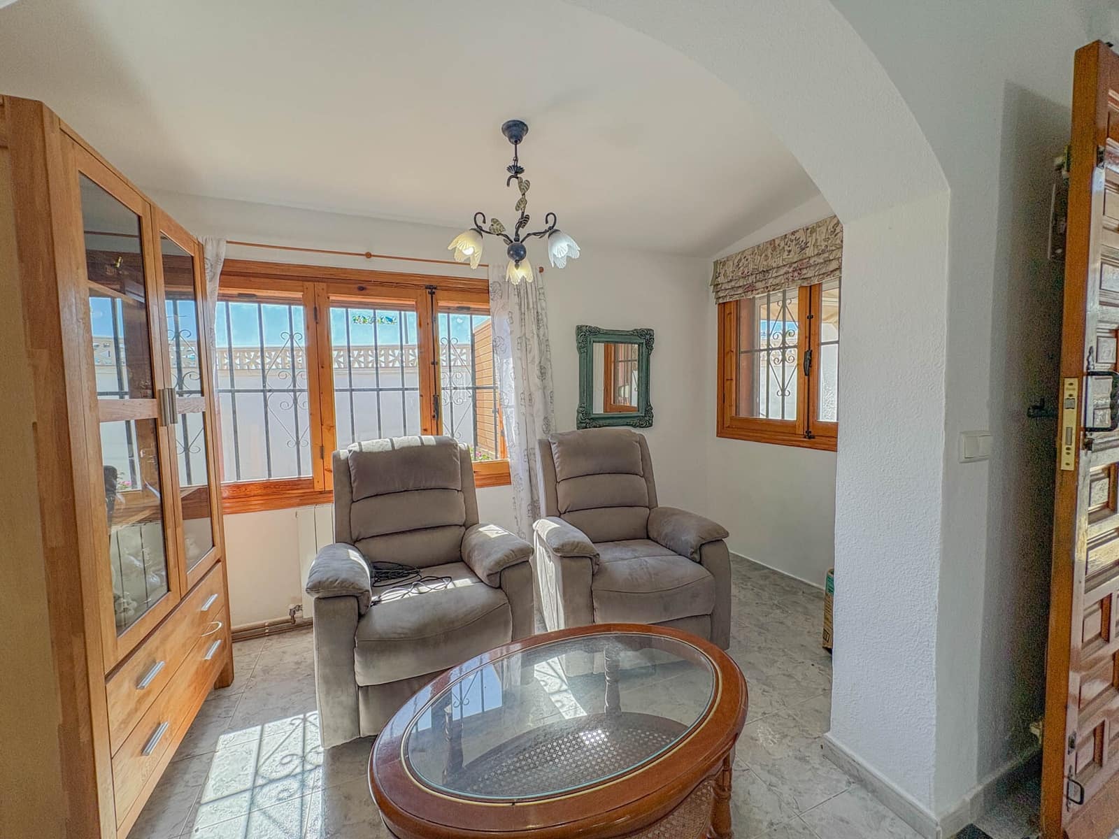 Chalet de 2 habitaciones en Torrevieja en venta con piscina - 189.000 € (Ref: 9948775)