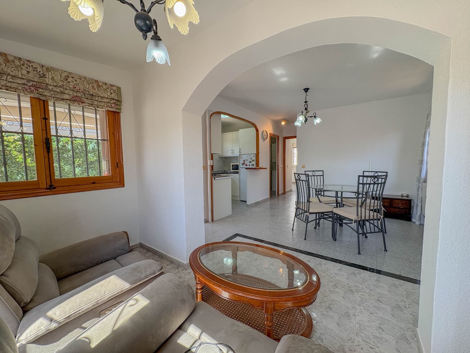 Chalet de 2 habitaciones en Torrevieja en venta con piscina - 189.000 € (Ref: 9948775)