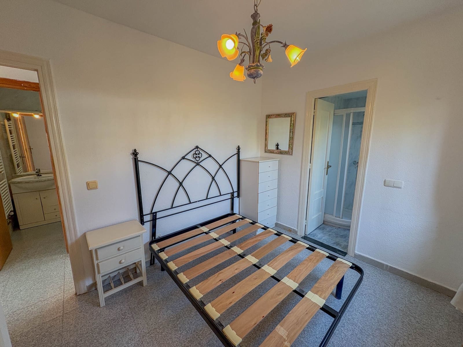 Chalet de 2 habitaciones en Torrevieja en venta con piscina - 189.000 € (Ref: 9948775)