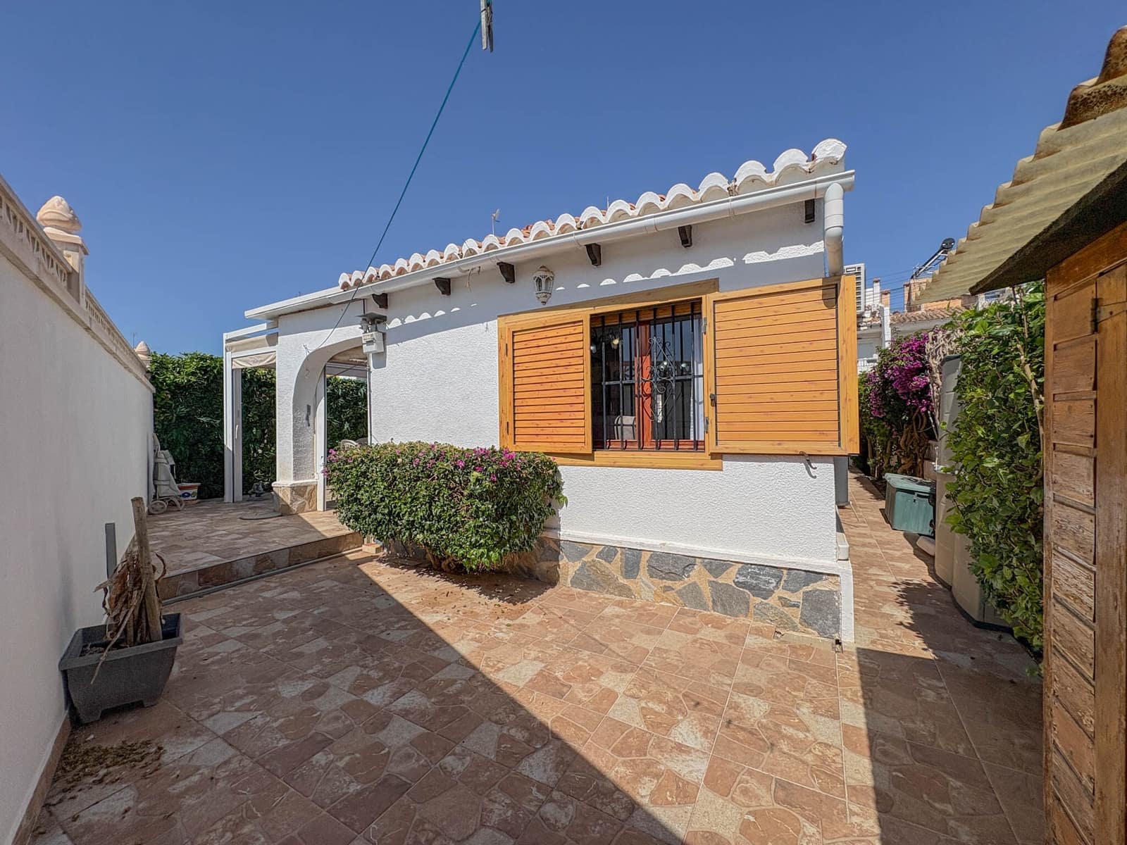 Chalet de 2 habitaciones en Torrevieja en venta con piscina - 189.000 € (Ref: 9948775)
