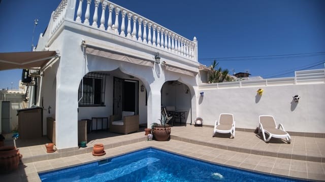 2 soverom Hus til salgs i Villamartin, Orihuela med svømmebasseng garasje - € 240 000 (Ref: 9976586)