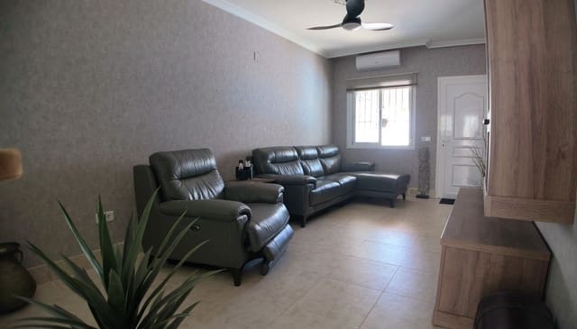 2 soverom Hus til salgs i Villamartin, Orihuela med svømmebasseng garasje - € 240 000 (Ref: 9976586)