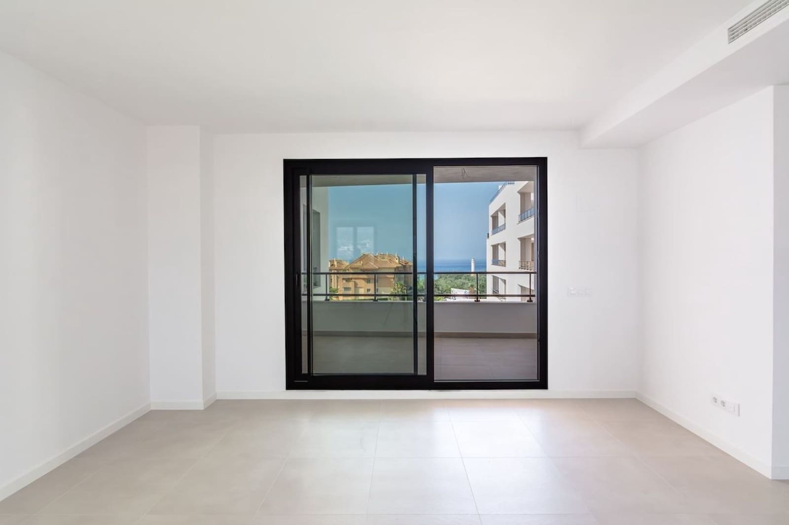 2 slaapkamer Appartement te koop in Torrox met zwembad garage - € 395.000 (Ref: 10029576)