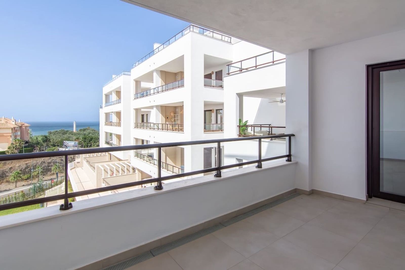 2 slaapkamer Appartement te koop in Torrox met zwembad garage - € 395.000 (Ref: 10029576)