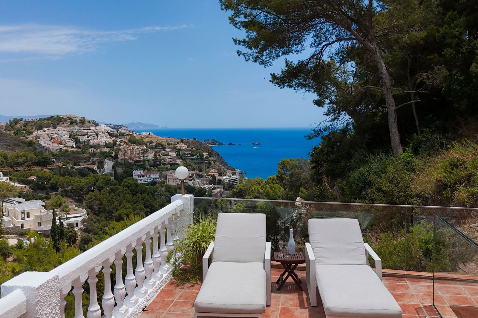 Chalet de 4 habitaciones en Almuñécar en venta con piscina garaje - 1.099.000 € (Ref: 10057612)