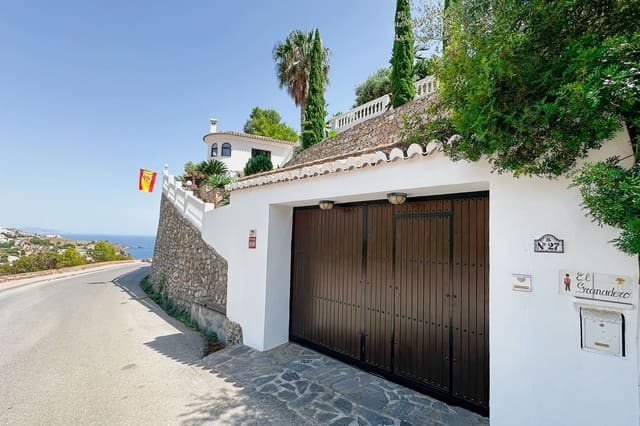 Chalet de 4 habitaciones en Almuñécar en venta con piscina garaje - 1.099.000 € (Ref: 10057612)