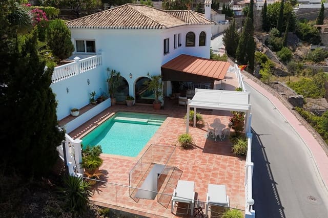 Chalet de 4 habitaciones en Almuñécar en venta con piscina garaje - 1.099.000 € (Ref: 10057612)