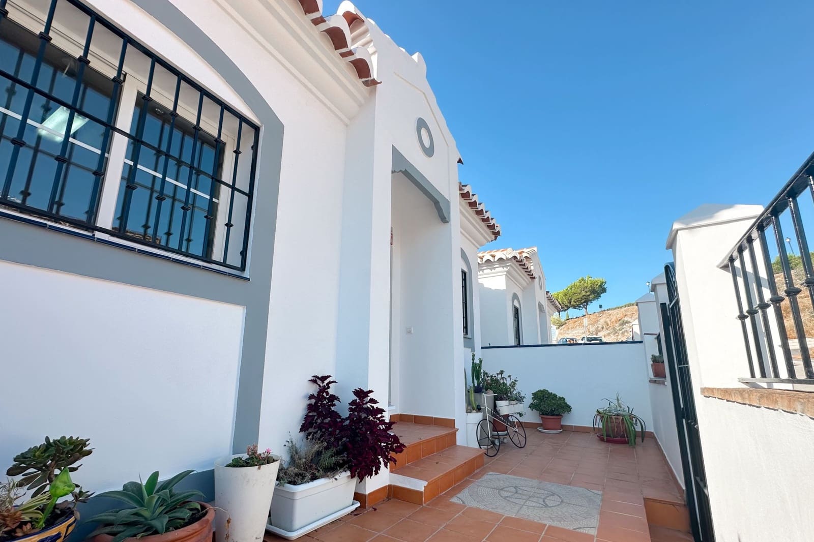 3 bedroom Townhouse for sale in Frigiliana with pool - € 950,000 (Ref: 10077018)