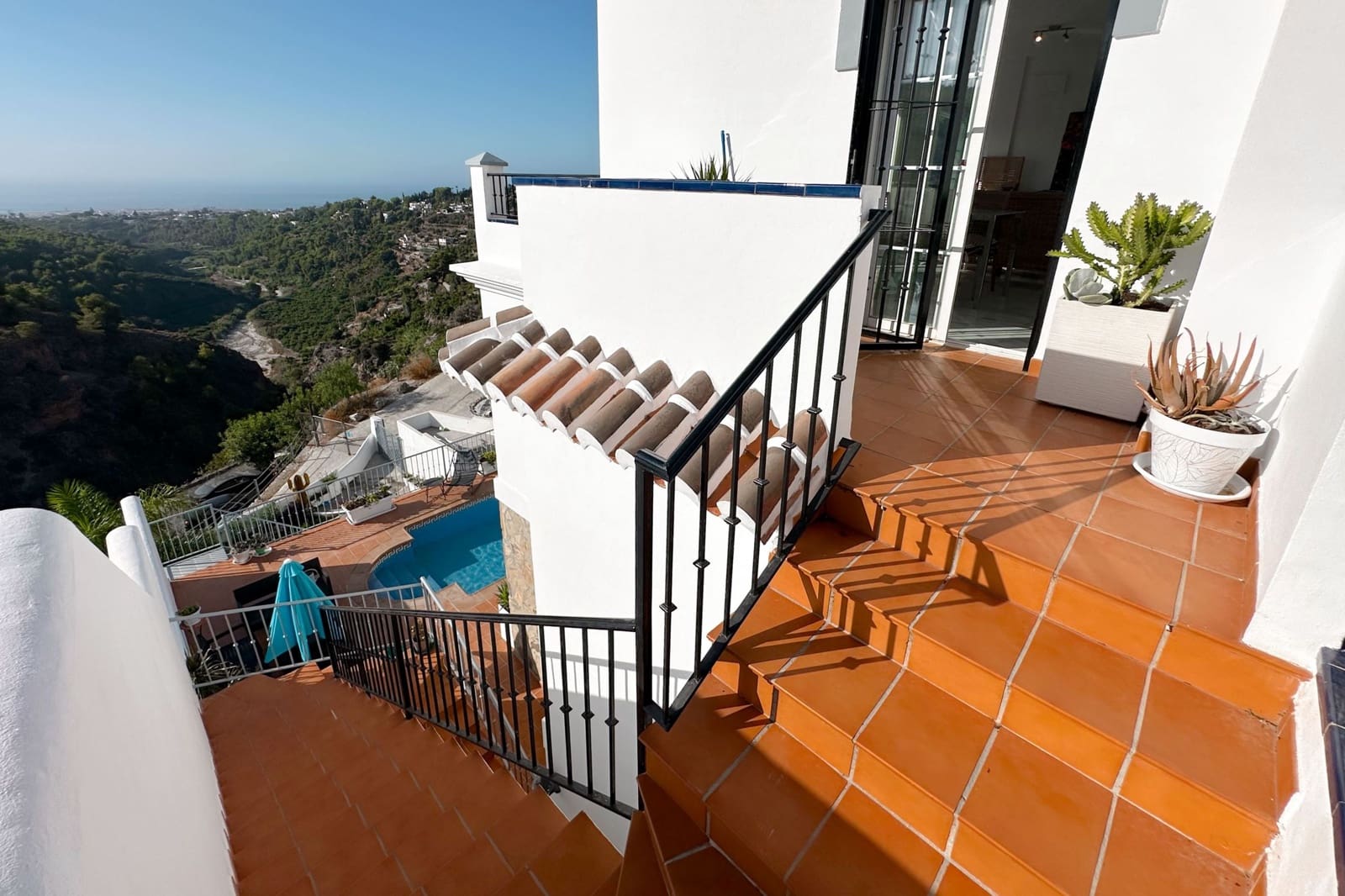 3 bedroom Townhouse for sale in Frigiliana with pool - € 950,000 (Ref: 10077018)